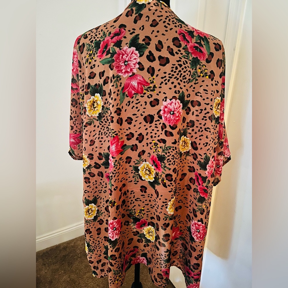 Speed Limit Floral Leopard Kimono - Picture 3 of 5